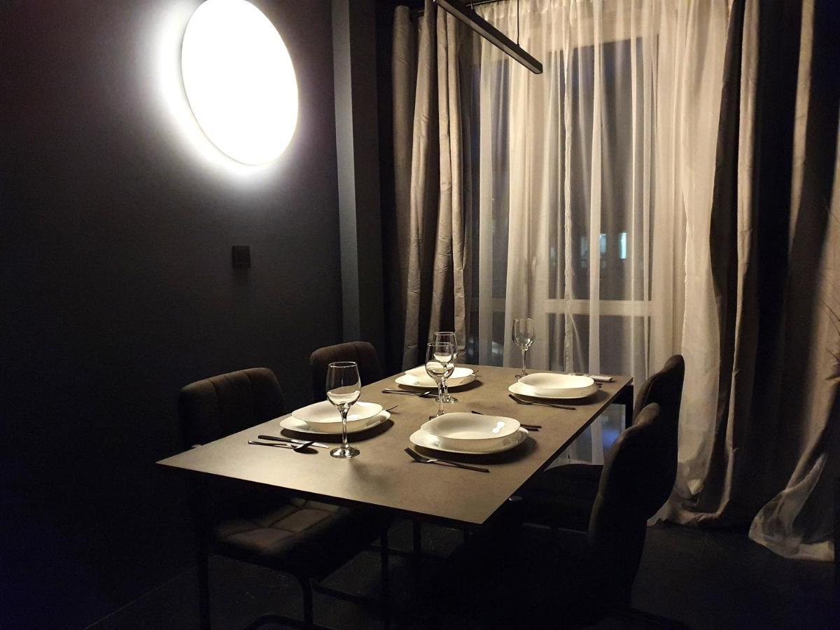 Blacknight Apartment - Self Check-In 24H วรอตซวาฟ ภายนอก รูปภาพ