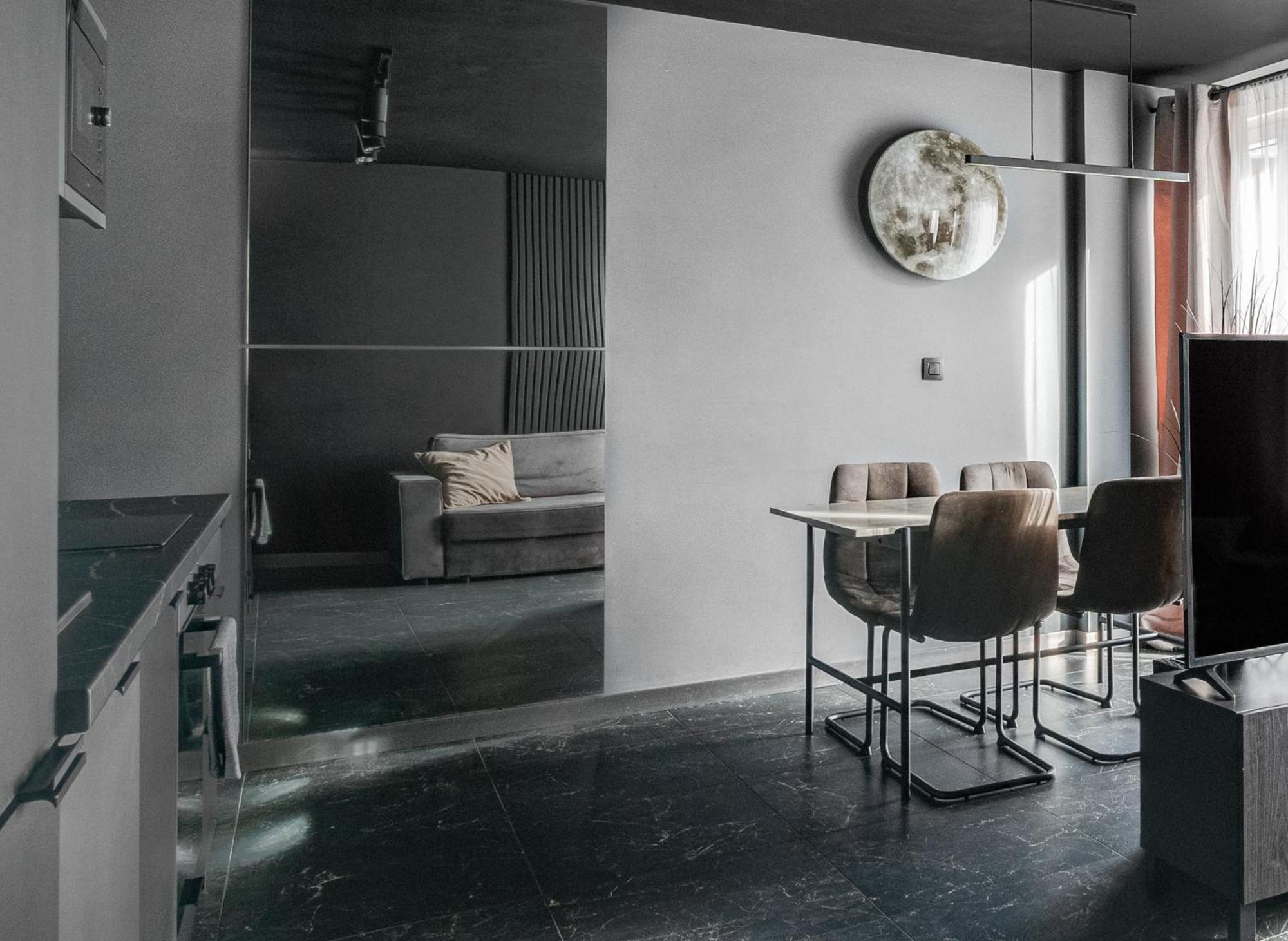 Blacknight Apartment - Self Check-In 24H วรอตซวาฟ ภายนอก รูปภาพ