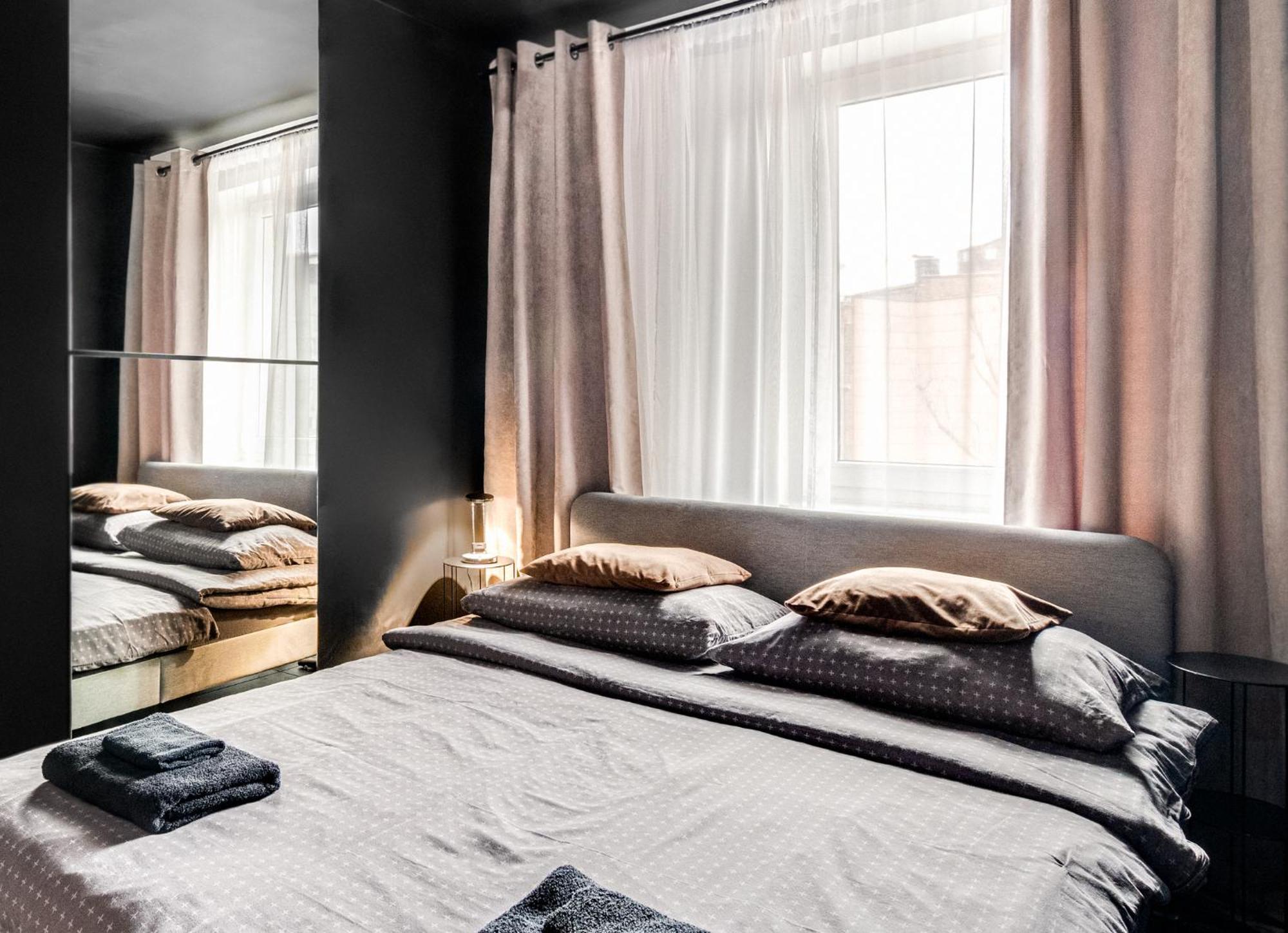 Blacknight Apartment - Self Check-In 24H วรอตซวาฟ ภายนอก รูปภาพ