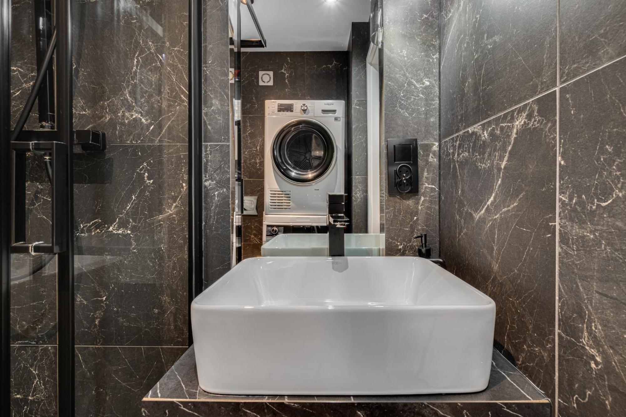 Blacknight Apartment - Self Check-In 24H วรอตซวาฟ ภายนอก รูปภาพ