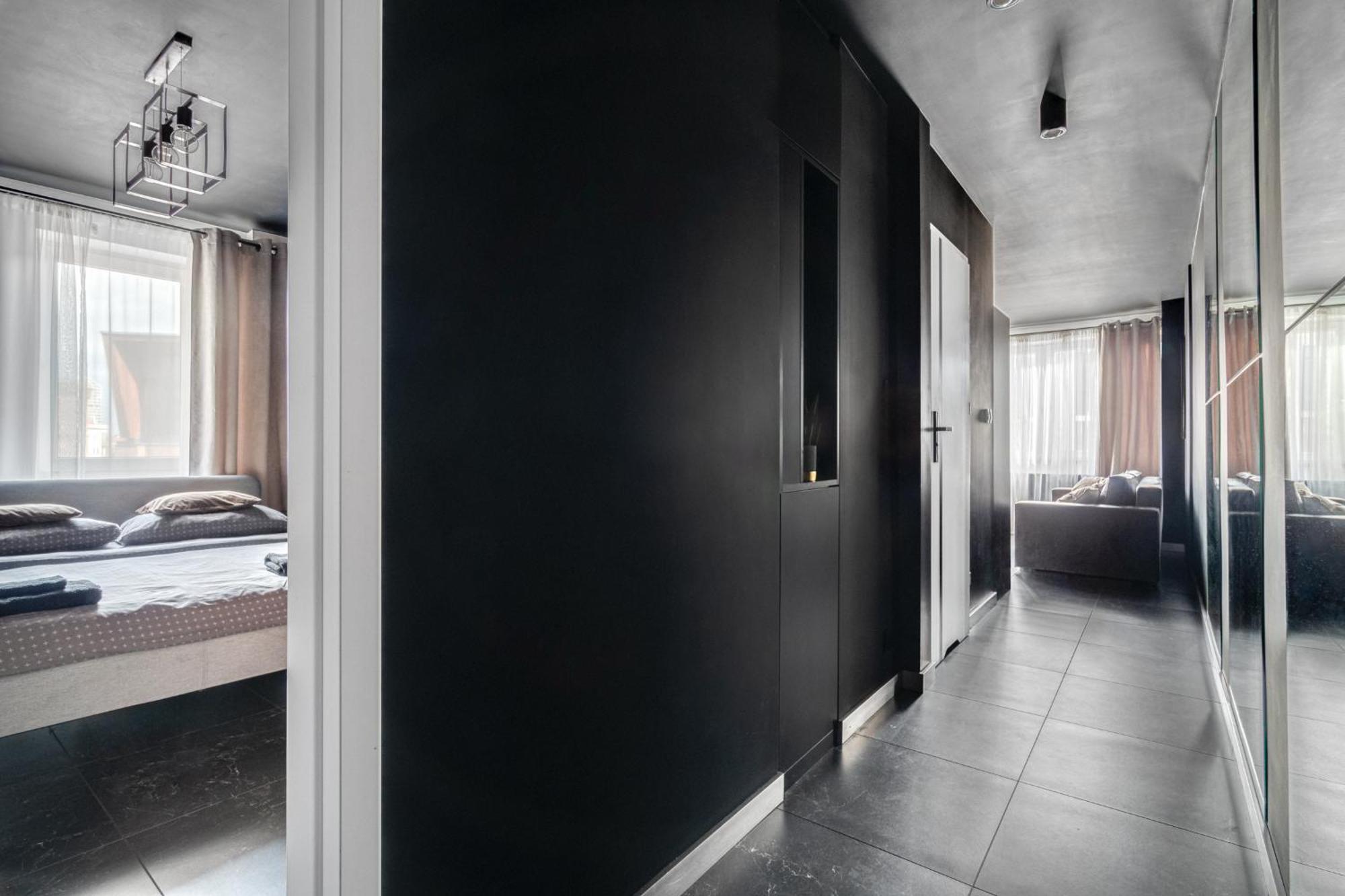 Blacknight Apartment - Self Check-In 24H วรอตซวาฟ ภายนอก รูปภาพ